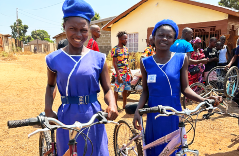 Empowering girld in Sierra leone donate bike
re-cycle bikes to africa
