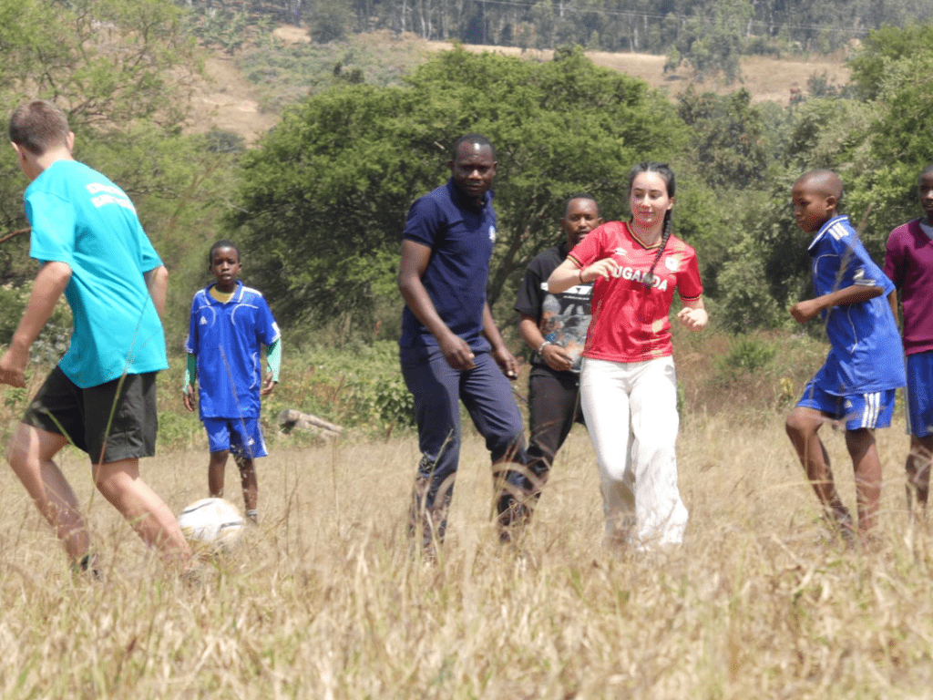 voluntter tanzania school help children